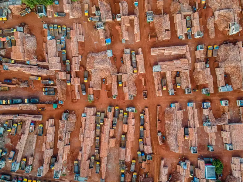 2024年教育设备采购指南：教学投影机与实物展台选型要点