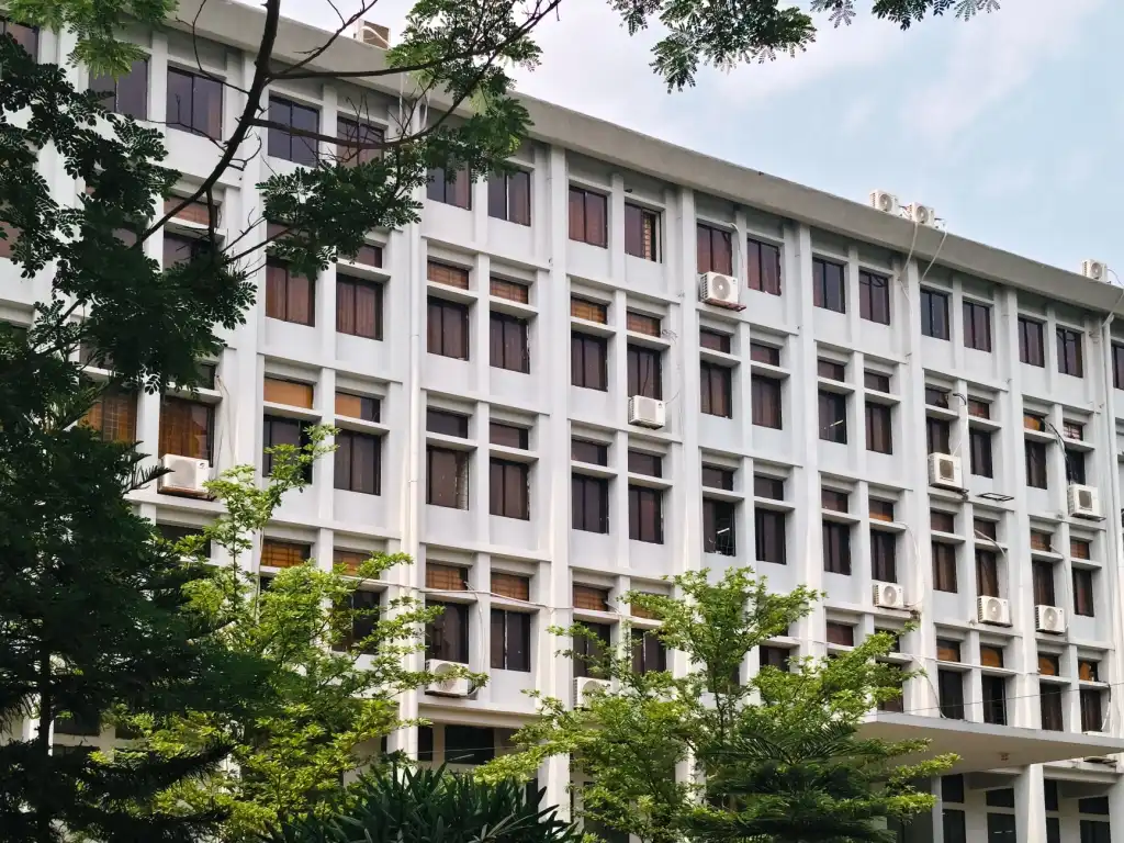 多媒体教学硬件选型指南：实物展台与投影系统的搭配要点