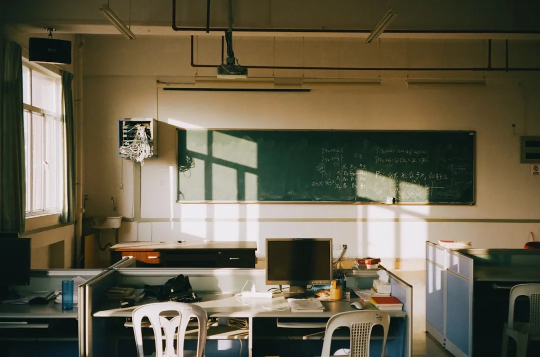 从课堂互动到教学演示：电子白板与实物展台配套技术解析正文配图 2