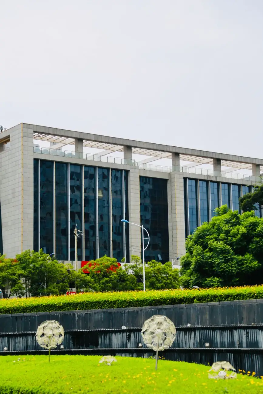 慧育安居实物展台在教育设备中的教学应用优势解析