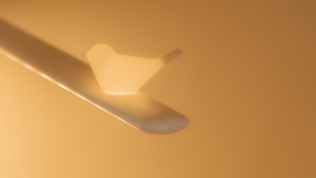 云南学校多媒体教室升级：教学投影机与电子白板协同应用方案