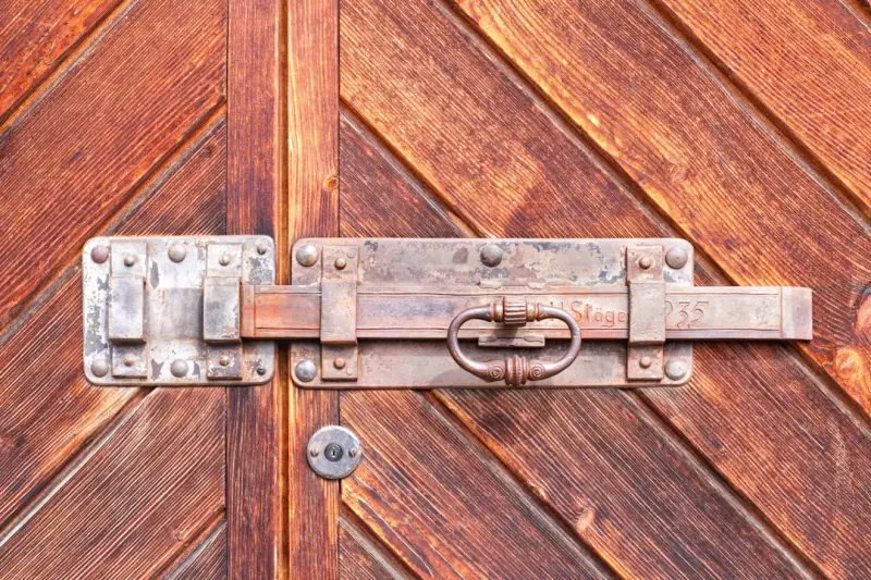 教学投影机与电子白板在云南多媒体教室的协同应用方案